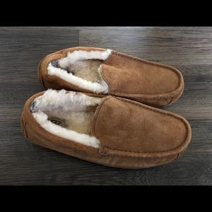 Men’s Ugg shoes/slippers size 9